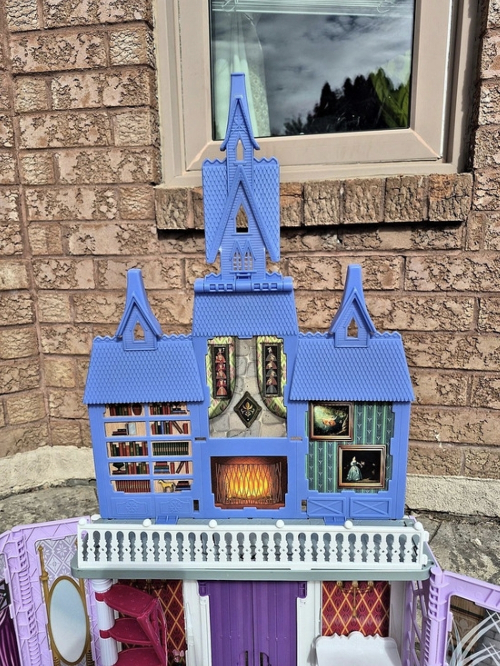Disney Frozen 2 Fold & Go Portable Arendelle Castle Playset Dollhouse - Picture 5 of 15